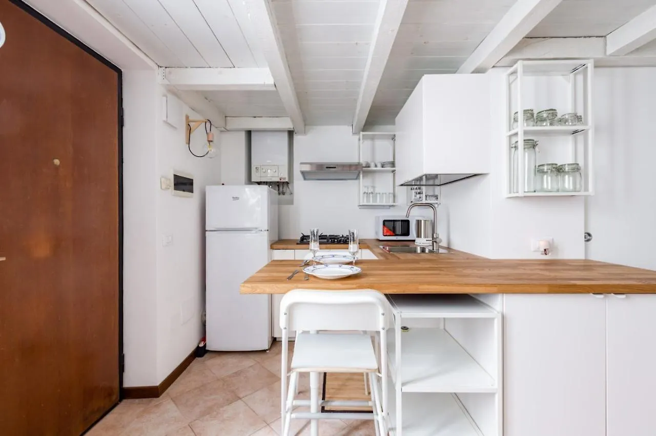 Appartamento NEW! Studio Apt 700m from Corso Lodi! Milano