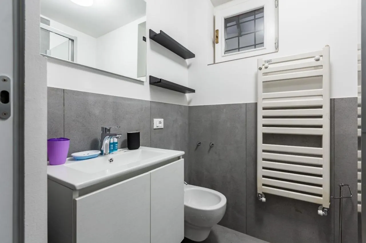 New! Studio Apt 700M From Corso Lodi! Milan Italy