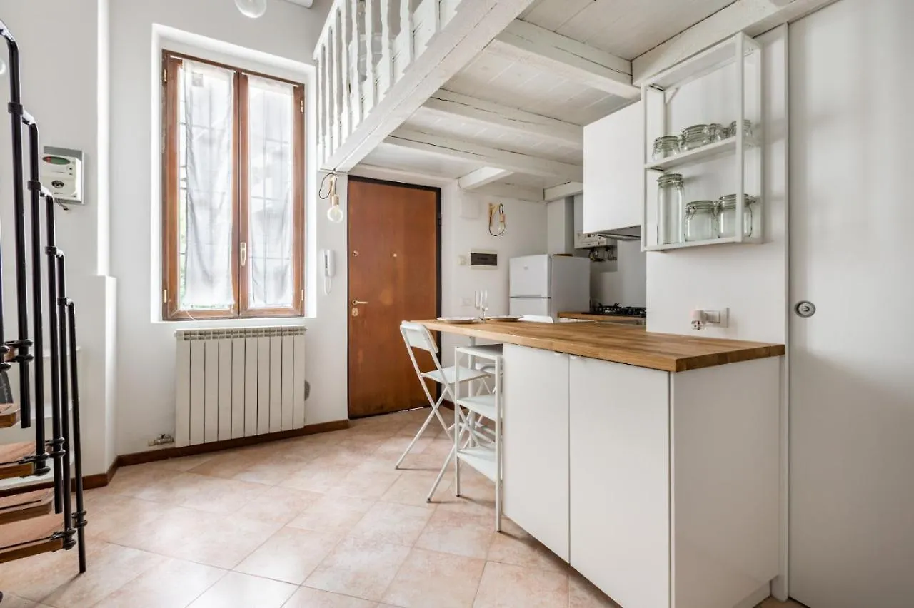 New! Studio Apt 700M From Corso Lodi! Milan Apartment